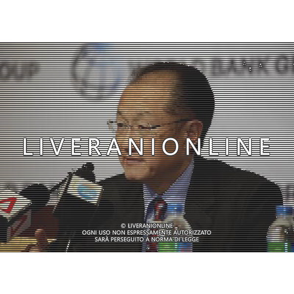 (140127) - NAY PYI TAW, Jan. 27, 2014 () -- World Bank President Jim Yong Kim speaks to the media during a press conference of World Bank Group in Nay Pyi Taw, Myanmar, Jan. 27, 2014. (/U Aung) ©photoshot/AGENZIA ALDO LIVERANI SAS - ITALY ONLY - Il presidente della Banca Mondiale Jim Yong Kim parla ai media nel corso di una conferenza stampa del Gruppo della Banca mondiale a Nay Pyi Taw, Myanmar, 27 gennaio, 2014.