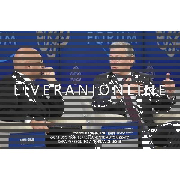 Ali Velshi (L), Anchor, Al Jazeera America, USA listens to a statement of Frans van Houten (R), President and Chief Executive Officer, Royal Philips, Netherlands makes a point during the session \'From Waste to Wealth\' at the Annual Meeting 2014 of the World Economic Forum at the congress centre in Davos, January 25, 2014. WORLD ECONOMIC FORUM/swiss-image.ch/Photo Remy Steinegger AG ALDO LIVERANI SAS ONLY ITALY