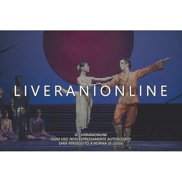 The Prince of the Pagodas, dress rehearsal on 29th January 2014 at The Lowry, Salford, England. The show will runs from 30th January - 1st February 2014 before touring the UK. David Bintley\'s ballet to Benjamin Britten\'s only commissioned ballet score was rapturously received by audiences and critics at its premiere by the National Ballet of Japan in 2011. The spectacular and imaginative costumes from War Horse designer Rae Smith bring to life the elegance and beauty of the Chrysanthemum Kingdom, and capture our imagination in the fantastical journey through the elements. ©photoshot/AGENZIA ALDO LIVERANI SAS - ITALY ONLY - Ballerini classici durante le prove de \'Il principe delle pagode\' , prova generale del 29 gennaio 2014 al The Lowry, Salford, in Inghilterra