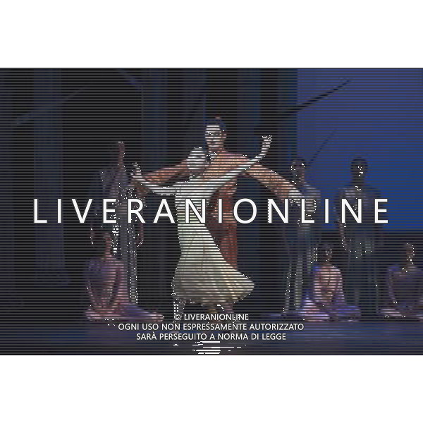 The Prince of the Pagodas, dress rehearsal on 29th January 2014 at The Lowry, Salford, England. The show will runs from 30th January - 1st February 2014 before touring the UK. David Bintley\'s ballet to Benjamin Britten\'s only commissioned ballet score was rapturously received by audiences and critics at its premiere by the National Ballet of Japan in 2011. The spectacular and imaginative costumes from War Horse designer Rae Smith bring to life the elegance and beauty of the Chrysanthemum Kingdom, and capture our imagination in the fantastical journey through the elements. ©photoshot/AGENZIA ALDO LIVERANI SAS - ITALY ONLY - Ballerini classici durante le prove de \'Il principe delle pagode\' , prova generale del 29 gennaio 2014 al The Lowry, Salford, in Inghilterra