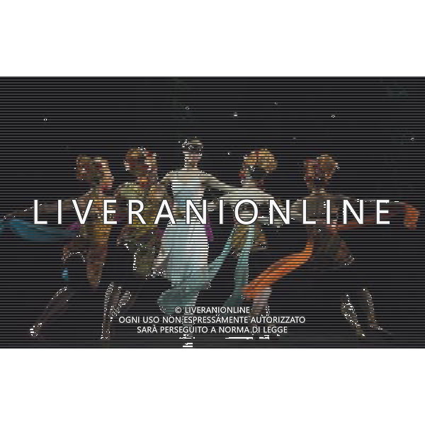 The Prince of the Pagodas, dress rehearsal on 29th January 2014 at The Lowry, Salford, England. The show will runs from 30th January - 1st February 2014 before touring the UK. David Bintley\'s ballet to Benjamin Britten\'s only commissioned ballet score was rapturously received by audiences and critics at its premiere by the National Ballet of Japan in 2011. The spectacular and imaginative costumes from War Horse designer Rae Smith bring to life the elegance and beauty of the Chrysanthemum Kingdom, and capture our imagination in the fantastical journey through the elements. ©photoshot/AGENZIA ALDO LIVERANI SAS - ITALY ONLY - Ballerini classici durante le prove de \'Il principe delle pagode\' , prova generale del 29 gennaio 2014 al The Lowry, Salford, in Inghilterra