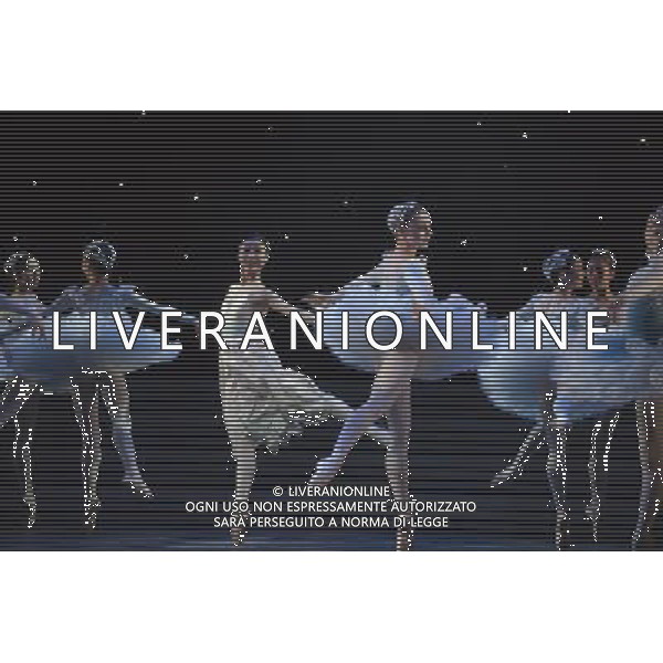 The Prince of the Pagodas, dress rehearsal on 29th January 2014 at The Lowry, Salford, England. The show will runs from 30th January - 1st February 2014 before touring the UK. David Bintley\'s ballet to Benjamin Britten\'s only commissioned ballet score was rapturously received by audiences and critics at its premiere by the National Ballet of Japan in 2011. The spectacular and imaginative costumes from War Horse designer Rae Smith bring to life the elegance and beauty of the Chrysanthemum Kingdom, and capture our imagination in the fantastical journey through the elements. ©photoshot/AGENZIA ALDO LIVERANI SAS - ITALY ONLY - Ballerini classici durante le prove de \'Il principe delle pagode\' , prova generale del 29 gennaio 2014 al The Lowry, Salford, in Inghilterra