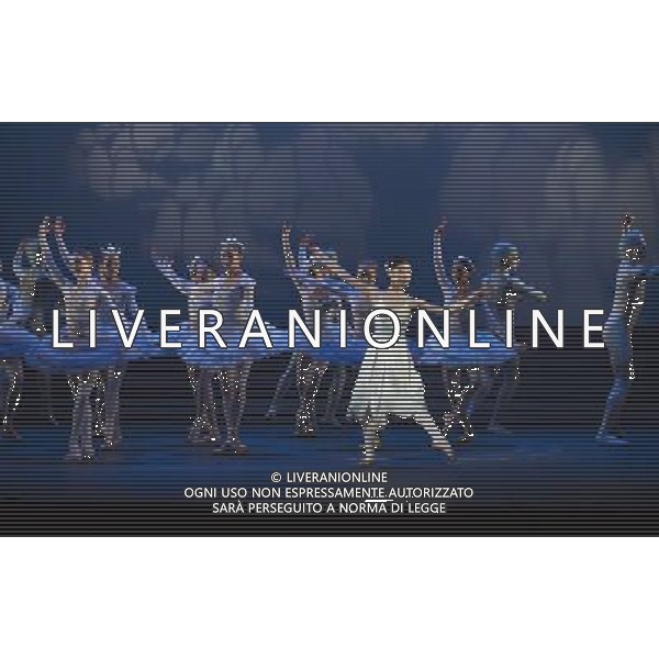 The Prince of the Pagodas, dress rehearsal on 29th January 2014 at The Lowry, Salford, England. The show will runs from 30th January - 1st February 2014 before touring the UK. David Bintley\'s ballet to Benjamin Britten\'s only commissioned ballet score was rapturously received by audiences and critics at its premiere by the National Ballet of Japan in 2011. The spectacular and imaginative costumes from War Horse designer Rae Smith bring to life the elegance and beauty of the Chrysanthemum Kingdom, and capture our imagination in the fantastical journey through the elements. ©photoshot/AGENZIA ALDO LIVERANI SAS - ITALY ONLY - Ballerini classici durante le prove de \'Il principe delle pagode\' , prova generale del 29 gennaio 2014 al The Lowry, Salford, in Inghilterra
