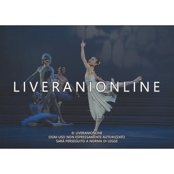 The Prince of the Pagodas, dress rehearsal on 29th January 2014 at The Lowry, Salford, England. The show will runs from 30th January - 1st February 2014 before touring the UK. David Bintley\'s ballet to Benjamin Britten\'s only commissioned ballet score was rapturously received by audiences and critics at its premiere by the National Ballet of Japan in 2011. The spectacular and imaginative costumes from War Horse designer Rae Smith bring to life the elegance and beauty of the Chrysanthemum Kingdom, and capture our imagination in the fantastical journey through the elements. ©photoshot/AGENZIA ALDO LIVERANI SAS - ITALY ONLY - Ballerini classici durante le prove de \'Il principe delle pagode\' , prova generale del 29 gennaio 2014 al The Lowry, Salford, in Inghilterra