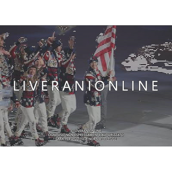 07.02.2014, Olympiastadion Fischt, Adler, RUS, Sochi 2014, ErÃ¶ffnungsfeier der XXII. Olympischen Winterspiele, im Bild Team USA mit Fahnentraeger Todd Lodwick // Team USA with flag bearer Todd Lodwick during the Opening Ceremony of the Olympic Winter Games Sochi 2014 at the Fisht Olympic Stadium in Adler, Russia on 2014/02/07. EXPA Pictures Â© 2014, PhotoCredit: EXPA/ Johann Groder Â©PHOTOSHOT/AGENZIA ALDO LIVERANI SAS - ITALY ONLY - Cerimonia di apertura dei 22mi Giochi Olimpici Invernali Olimpiadi di Sochi, Russia 7 febbraio 2014
