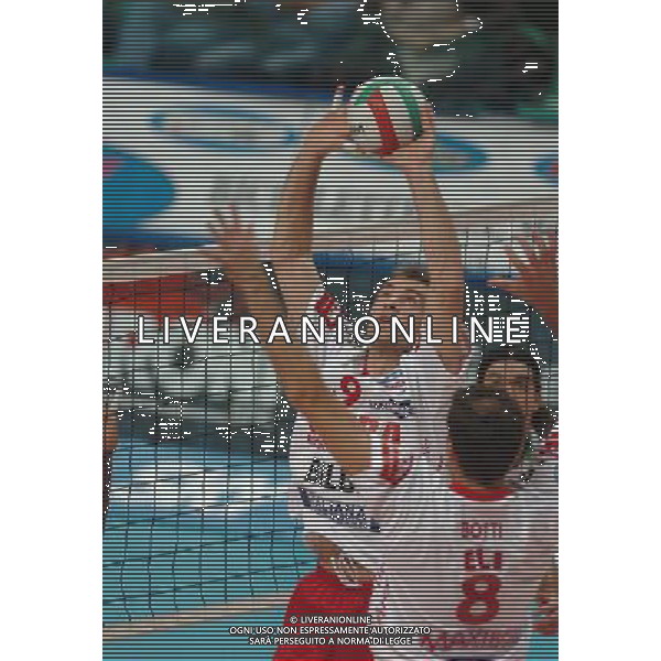 CUNEO 12/11/04 CAMPIONATO DI PALLAVOLO SERIE A1 TIM 2004/05 BREBANCA CUNEO-COPRA PIACENZA NELLA FOTO GRBIC NIKOLA PH GIGI ARCAINI/AG.ALDO LIVERANI