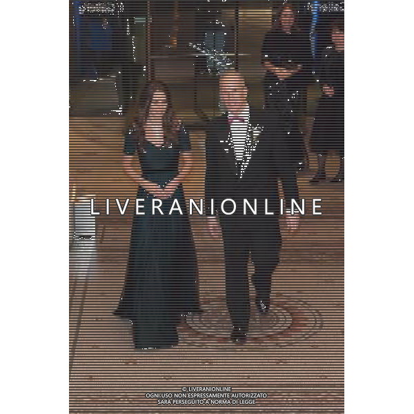 Catherine Duchess of Cambridge and Sandy Nairne during the Portrait Gala 2014 at the National Portrait Gallery on February 11, 2014 in London, England. Picture by Jorge Herrera. ©photoshot/AGENZIA ALDO LIVERANI SAS - ITALY ONLY - REALI INGLESI: Kate Middleton, Duchessa di Cambridge alla serata di Gala al National Portrait Gallery nel centro di Londra Inghilterra 11 febbraio 2014.
