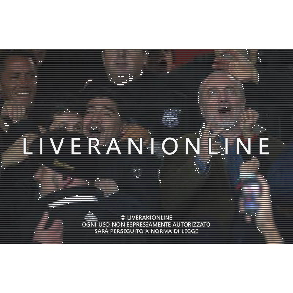 NAPOLI - ROMA SEMIFINALE DI RITORNO COPPA ITALIA TIM CUP 12 FEBBRAIO 2014 NELLA FOTO: DIEGO ARMANDO MARADONA IN TRIBUNA ALLO STADIO SAN PAOLO CON AURELIO DE LAURENTIIS FESTEGGIA IL SECONDO GOL DEL NAPOLI ©MOSCA/AGENZIA ALDO LIVERANI SAS