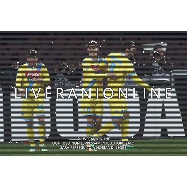 NAPOLI - ROMA SEMIFINALE DI RITORNO COPPA ITALIA TIM CUP 12 FEBBRAIO 2014 NELLA FOTO: ABBRACCI ESULTANZA DOPO IL GOL DI ESULTANZA JORGINHO ©MOSCA/AGENZIA ALDO LIVERANI SAS