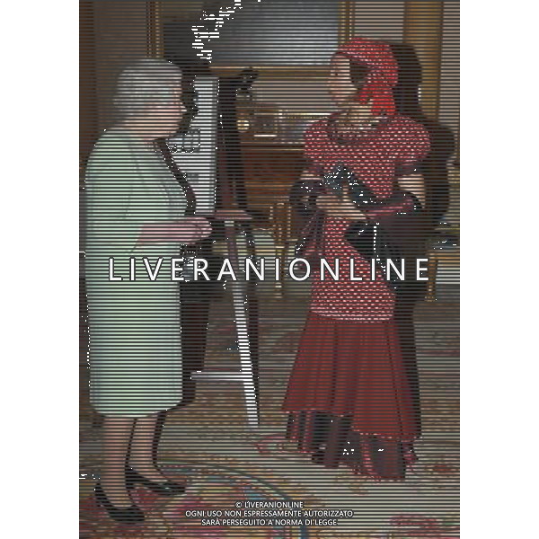 Queen Elizabeth II with Her Excellency Mrs Felleng Mamakeka Makeka the High Commissioner for the Kingdom of Lesotho as she presents her Credentials at Buckingham Palace. ©photoshot/AGENZIA ALDO LIVERANI SAS - ITALY ONLY - REALI INGLESI: La Regina Elisabetta II alla presentazione delle credenziali a Buckingham Palace a Londra Inghilterra 