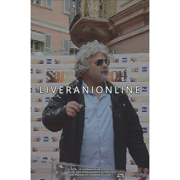 64ma edizione del Festival di Sanremo 18 febbraio 2014 Nella foto: il Sosia Beppe Grillo davanti all\'Ariston ©gazzaniga/AGENZIA ALDO LIVERANI SAS