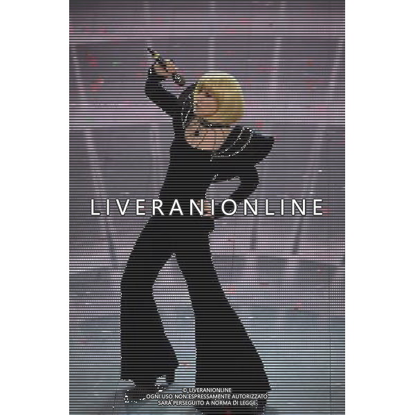 Festival di Sanremo Nella foto: Luciana Littizzetto imita Raffaella Carra\' Prima Serata 64mo Festival della Canzone Italiana di Sanremo 18 febbraio 2014 ©gazzaniga/AGENZIA ALDO LIVERANI SAS