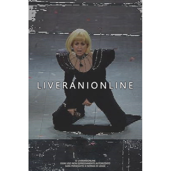 Festival di Sanremo Nella foto: Luciana Littizzetto imita Raffaella Carra\' Prima Serata 64mo Festival della Canzone Italiana di Sanremo 18 febbraio 2014 ©gazzaniga/AGENZIA ALDO LIVERANI SAS