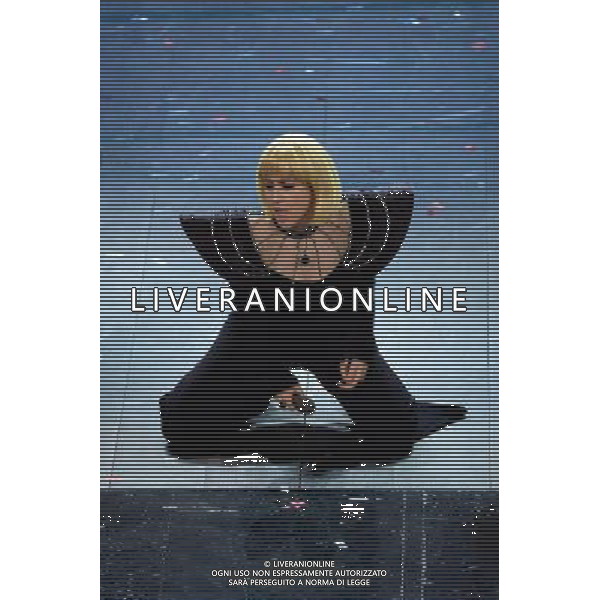 Festival di Sanremo Nella foto: Luciana Littizzetto imita Raffaella Carra\' Prima Serata 64mo Festival della Canzone Italiana di Sanremo 18 febbraio 2014 ©gazzaniga/AGENZIA ALDO LIVERANI SAS