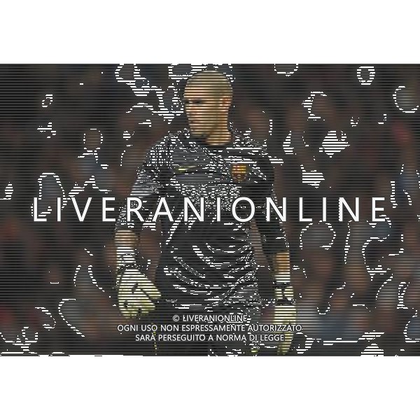 VICTOR VALDES BARCELONA FC MANCHESTER CITY V BARCELONA FC, CHAMPIONS LEAGUE ETIHAD STADIUM, MANCHESTER, ENGLAND 18 February 2014 GAT78731 MANCHESTER CITY V BARCELONA FC CHAMPIONS LEAGUE 1ST LEG 18/02/14 WARNING! This Photograph May Only Be Used For Newspaper And/Or Magazine Editorial Purposes. May Not Be Used For Publications Involving 1 player, 1 Club Or 1 Competition Without Written Authorisation From Football DataCo Ltd. For Any Queries, Please Contact Football DataCo Ltd on +44 (0) 207 864 9121 AG ALDO LIVERANI SAS ONLY ITALY