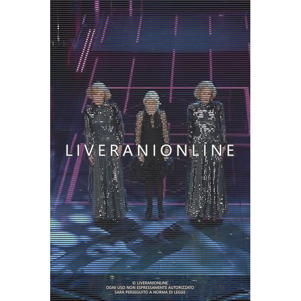 Seconda Serata 64mo Festival della Canzone Italiana di Sanremo 19 febbraio 2014 Nella foto: Le gemelle Alice ed Ellen Kessler con luciana Littizzetto ©gazzaniga/AGENZIA ALDO LIVERANI SAS