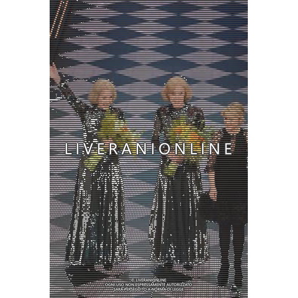 Seconda Serata 64mo Festival della Canzone Italiana di Sanremo 19 febbraio 2014 Nella foto: Luciana littizzetto con le gemelle Ellen ed Alice Kessler ©gazzaniga/AGENZIA ALDO LIVERANI SAS