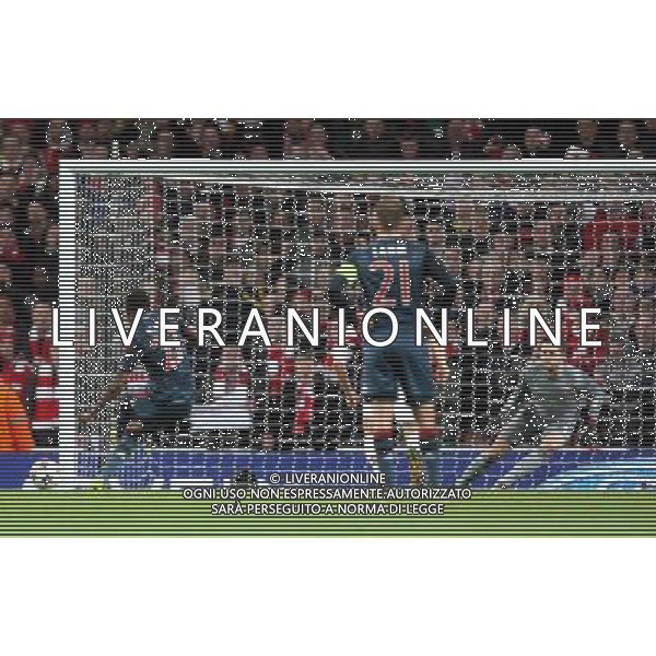 Bayern Munich\'s David Alaba hits the post Photo by Kieran Galvin/CameraSport Football - UEFA Champions League First Knockout Round - Arsenal v Bayern Munich - Wednesday 19th February 2014 - Emirates Stadium - London © CameraSport - 43 Linden Ave. Countesthorpe. Leicester. England. LE8 5PG - Tel: +44 (0) 116 277 4147 - admin@camerasport.com - www.camerasport.com AG ALDO LIVERANI SAS ONLY ITALY