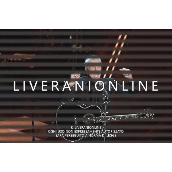 Seconda Serata 64mo Festival della Canzone Italiana di Sanremo 19 febbraio 2014 Nella foto: Claudio Baglioni ©gazzaniga/AGENZIA ALDO LIVERANI SAS