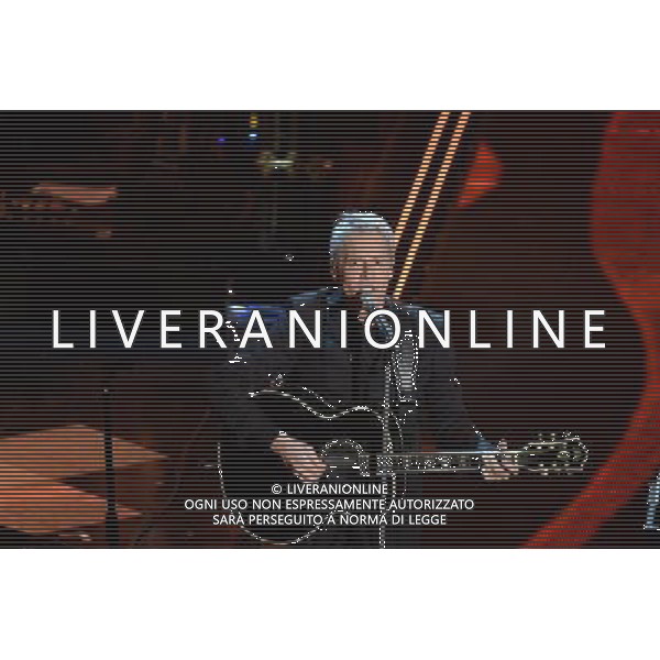 Seconda Serata 64mo Festival della Canzone Italiana di Sanremo 19 febbraio 2014 Nella foto: Claudio Baglioni ©gazzaniga/AGENZIA ALDO LIVERANI SAS