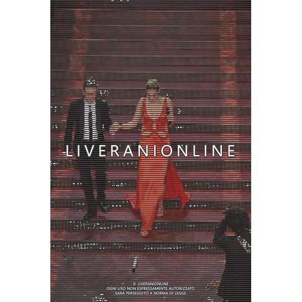 Seconda Serata 64mo Festival della Canzone Italiana di Sanremo 19 febbraio 2014 Nella foto: Fazio Fazio e Veronica Angeloni ©gazzaniga/AGENZIA ALDO LIVERANI SAS