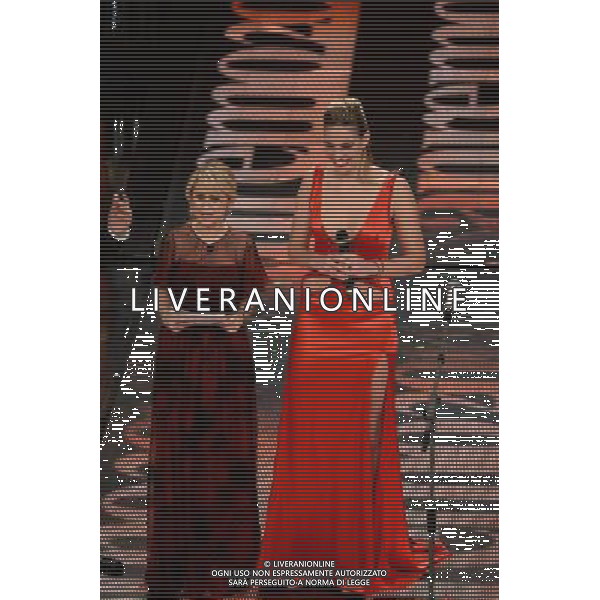 Seconda Serata 64mo Festival della Canzone Italiana di Sanremo 19 febbraio 2014 Nella foto: luciana littizzetto e Veronica Angeloni ©gazzaniga/AGENZIA ALDO LIVERANI SAS