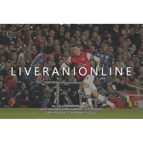 19.02.2014, Emirates Stadion, London, ESP, UEFA CL, FC Arsenal vs FC Bayern Muenchen, Achtelfinale, im Bild Mesut Oezil (Arsenal FC #11) gegen Jerome Boateng (FC Bayern Muenchen #17), David Alaba (FC Bayern Muenchen #27), Aktion, Action // during the UEFA Champions League Round of 16 match between FC Arsenal and FC Bayern Munich at the Emirates Stadion in London, Great Britain on 2014/02/19. EXPA Pictures © 2014, PhotoCredit: EXPA/ Eibner-Pressefoto/ Schueler *****ATTENTION - OUT of GER***** ©PHOTOSHOT/AGENZIA ALDO LIVERANI SAS - ITALY ONLY - ARSENAL - BAYERN MONACO CHAMPIONS LEAGUE
