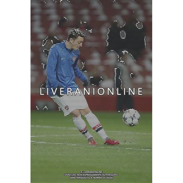 19.02.2014, Emirates Stadion, London, ESP, UEFA CL, FC Arsenal vs FC Bayern Muenchen, Achtelfinale, im Bild Mesut Oezil #11 (FC Arsenal London) beim warm up // during the UEFA Champions League Round of 16 match between FC Arsenal and FC Bayern Munich at the Emirates Stadion in London, Great Britain on 2014/02/19. EXPA Pictures © 2014, PhotoCredit: EXPA/ Eibner-Pressefoto/ Kolbert *****ATTENTION - OUT of GER***** ©PHOTOSHOT/AGENZIA ALDO LIVERANI SAS - ITALY ONLY - ARSENAL - BAYERN MONACO CHAMPIONS LEAGUE