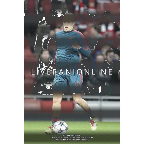 19.02.2014, Emirates Stadion, London, ESP, UEFA CL, FC Arsenal vs FC Bayern Muenchen, Achtelfinale, im Bild Arjen ROBBEN #10 (FC Bayern Muenchen) beim warm up // during the UEFA Champions League Round of 16 match between FC Arsenal and FC Bayern Munich at the Emirates Stadion in London, Great Britain on 2014/02/19. EXPA Pictures © 2014, PhotoCredit: EXPA/ Eibner-Pressefoto/ Kolbert *****ATTENTION - OUT of GER***** ©PHOTOSHOT/AGENZIA ALDO LIVERANI SAS - ITALY ONLY - ARSENAL - BAYERN MONACO CHAMPIONS LEAGUE