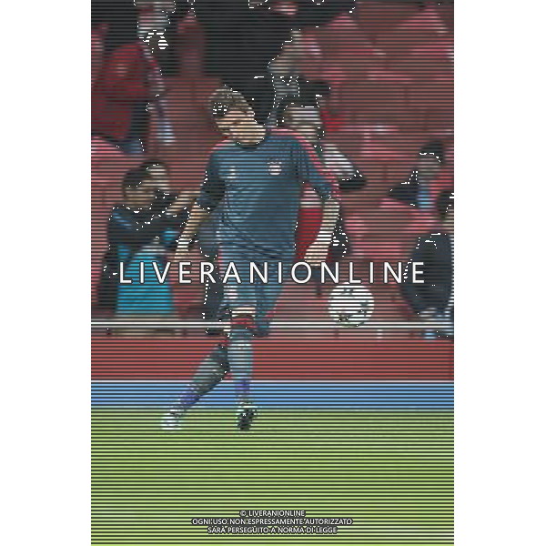 19.02.2014, Emirates Stadion, London, ESP, UEFA CL, FC Arsenal vs FC Bayern Muenchen, Achtelfinale, im Bild Mario MANDZUKIC #9 (FC Bayern Muenchen) beim warm up // during the UEFA Champions League Round of 16 match between FC Arsenal and FC Bayern Munich at the Emirates Stadion in London, Great Britain on 2014/02/19. EXPA Pictures © 2014, PhotoCredit: EXPA/ Eibner-Pressefoto/ Kolbert *****ATTENTION - OUT of GER***** ©PHOTOSHOT/AGENZIA ALDO LIVERANI SAS - ITALY ONLY - ARSENAL - BAYERN MONACO CHAMPIONS LEAGUE