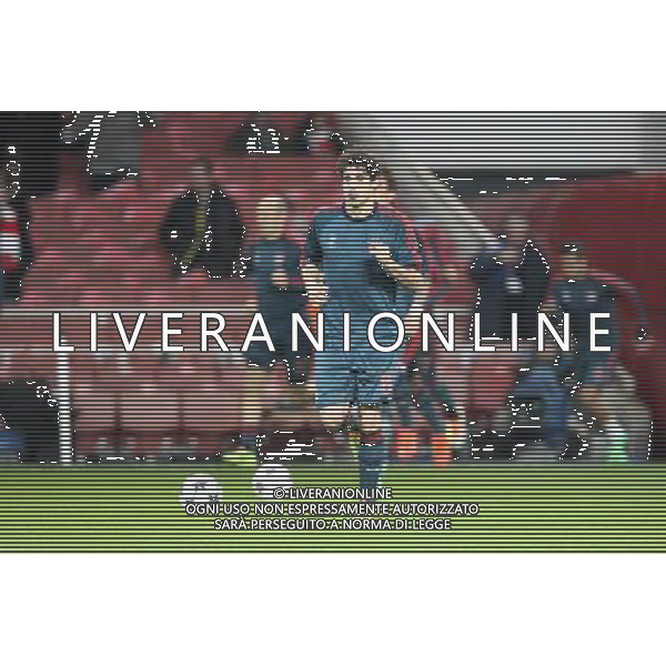 19.02.2014, Emirates Stadion, London, ESP, UEFA CL, FC Arsenal vs FC Bayern Muenchen, Achtelfinale, im Bild Javi MARTINEZ #8 (FC Bayern Muenchen) beim warm up // during the UEFA Champions League Round of 16 match between FC Arsenal and FC Bayern Munich at the Emirates Stadion in London, Great Britain on 2014/02/19. EXPA Pictures © 2014, PhotoCredit: EXPA/ Eibner-Pressefoto/ Kolbert *****ATTENTION - OUT of GER***** ©PHOTOSHOT/AGENZIA ALDO LIVERANI SAS - ITALY ONLY - ARSENAL - BAYERN MONACO CHAMPIONS LEAGUE