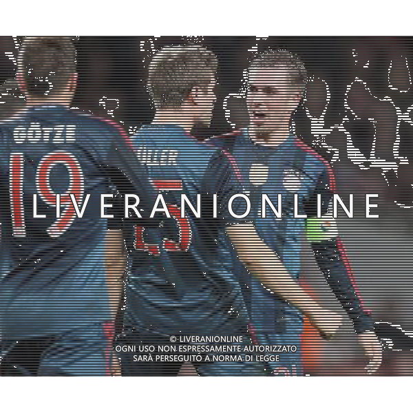 19.02.2014, Emirates Stadion, London, ENG, UEFA CL, FC Arsenal vs FC Bayern Muenchen, Achtelfinale, im Bild l-r: Torjubel von Mario GOETZE #19 (FC Bayern Muenchen), Thomas MUELLER #25 (FC Bayern Muenchen), Philipp LAHM #21 (FC Bayern Muenchen) // during the UEFA Champions League Round of 16 match between FC Arsenal and FC Bayern Munich at the Emirates Stadion in London, Great Britain on 2014/02/19. EXPA Pictures © 2014, PhotoCredit: EXPA/ Eibner-Pressefoto/ Kolbert *****ATTENTION - OUT of GER***** ©PHOTOSHOT/AGENZIA ALDO LIVERANI SAS - ITALY ONLY - ARSENAL - BAYERN MONACO CHAMPIONS LEAGUE