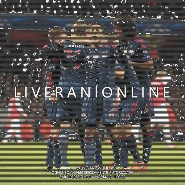 19.02.2014, Emirates Stadion, London, ENG, UEFA CL, FC Arsenal vs FC Bayern Muenchen, Achtelfinale, im Bild Thiago Alcantara (FC Bayern Muenchen #6) freut sich ueber das Tor zum 1:0 durch Toni Kroos (FC Bayern Muenchen #39), Emotion, Freude, Glueck, Positiv, Jubel // during the UEFA Champions League Round of 16 match between FC Arsenal and FC Bayern Munich at the Emirates Stadion in London, Great Britain on 2014/02/19. EXPA Pictures © 2014, PhotoCredit: EXPA/ Eibner-Pressefoto/ Schueler *****ATTENTION - OUT of GER***** ©PHOTOSHOT/AGENZIA ALDO LIVERANI SAS - ITALY ONLY - ARSENAL - BAYERN MONACO CHAMPIONS LEAGUE