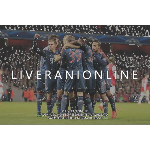 19.02.2014, Emirates Stadion, London, ENG, UEFA CL, FC Arsenal vs FC Bayern Muenchen, Achtelfinale, im Bild Kapitaen, Captain Philipp Lahm (FC Bayern Muenchen #21) freut sich ueber das Tor zum 1:0 durch Toni Kroos (FC Bayern Muenchen #39), Emotion, Freude, Glueck, Positiv // during the UEFA Champions League Round of 16 match between FC Arsenal and FC Bayern Munich at the Emirates Stadion in London, Great Britain on 2014/02/19. EXPA Pictures © 2014, PhotoCredit: EXPA/ Eibner-Pressefoto/ Schueler *****ATTENTION - OUT of GER***** ©PHOTOSHOT/AGENZIA ALDO LIVERANI SAS - ITALY ONLY - ARSENAL - BAYERN MONACO CHAMPIONS LEAGUE