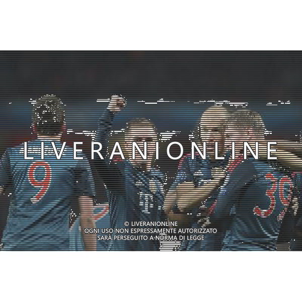19.02.2014, Emirates Stadion, London, ENG, UEFA CL, FC Arsenal vs FC Bayern Muenchen, Achtelfinale, im Bild l-r: Torjubel von Mario MANDZUKIC #9 (FC Bayern Muenchen), Philipp LAHM #21 (FC Bayern Muenchen), Arjen ROBBEN #10 (FC Bayern Muenchen), Toni KROOS #39 (FC Bayern Muenchen) // during the UEFA Champions League Round of 16 match between FC Arsenal and FC Bayern Munich at the Emirates Stadion in London, Great Britain on 2014/02/19. EXPA Pictures © 2014, PhotoCredit: EXPA/ Eibner-Pressefoto/ Kolbert *****ATTENTION - OUT of GER***** ©PHOTOSHOT/AGENZIA ALDO LIVERANI SAS - ITALY ONLY - ARSENAL - BAYERN MONACO CHAMPIONS LEAGUE