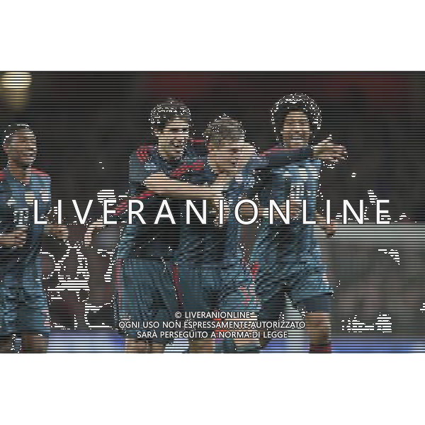19.02.2014, Emirates Stadion, London, ENG, UEFA CL, FC Arsenal vs FC Bayern Muenchen, Achtelfinale, im Bild l-r: Torjubel von Javi MARTINEZ #8 (FC Bayern Muenchen), Toni KROOS #39 (FC Bayern Muenchen), DANTE #4 (FC Bayern Muenchen) // during the UEFA Champions League Round of 16 match between FC Arsenal and FC Bayern Munich at the Emirates Stadion in London, Great Britain on 2014/02/19. EXPA Pictures © 2014, PhotoCredit: EXPA/ Eibner-Pressefoto/ Kolbert *****ATTENTION - OUT of GER***** ©PHOTOSHOT/AGENZIA ALDO LIVERANI SAS - ITALY ONLY - ARSENAL - BAYERN MONACO CHAMPIONS LEAGUE