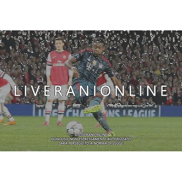 19.02.2014, Emirates Stadion, London, ENG, UEFA CL, FC Arsenal vs FC Bayern Muenchen, Achtelfinale, im Bild David ALABA #27 (FC Bayern Muenchen) verschiesst den elfmeter // during the UEFA Champions League Round of 16 match between FC Arsenal and FC Bayern Munich at the Emirates Stadion in London, Great Britain on 2014/02/19. EXPA Pictures © 2014, PhotoCredit: EXPA/ Eibner-Pressefoto/ Kolbert *****ATTENTION - OUT of GER***** ©PHOTOSHOT/AGENZIA ALDO LIVERANI SAS - ITALY ONLY - ARSENAL - BAYERN MONACO CHAMPIONS LEAGUE