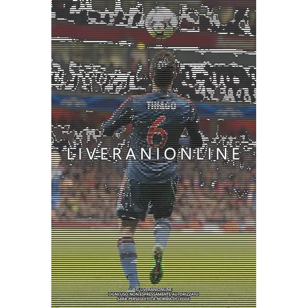 19.02.2014, Emirates Stadion, London, ENG, UEFA CL, FC Arsenal vs FC Bayern Muenchen, Achtelfinale, im Bild Thiago Alcantara (FC Bayern Muenchen #6) von hinten, Aktion, Action // during the UEFA Champions League Round of 16 match between FC Arsenal and FC Bayern Munich at the Emirates Stadion in London, Great Britain on 2014/02/19. EXPA Pictures © 2014, PhotoCredit: EXPA/ Eibner-Pressefoto/ Schueler *****ATTENTION - OUT of GER***** AG ALDO LIVERANI SAS ONLY ITALY