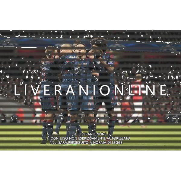19.02.2014, Emirates Stadion, London, ENG, UEFA CL, FC Arsenal vs FC Bayern Muenchen, Achtelfinale, im Bild Thiago Alcantara (FC Bayern Muenchen #6) freut sich ueber das 1:0 durch Toni Kroos (FC Bayern Muenchen #39) mit Per Mertesacker (Arsenal FC #4) entaeuscht im Hintergrund // during the UEFA Champions League Round of 16 match between FC Arsenal and FC Bayern Munich at the Emirates Stadion in London, Great Britain on 2014/02/19. EXPA Pictures © 2014, PhotoCredit: EXPA/ Eibner-Pressefoto/ Schueler *****ATTENTION - OUT of GER***** AG ALDO LIVERANI SAS ONLY ITALY