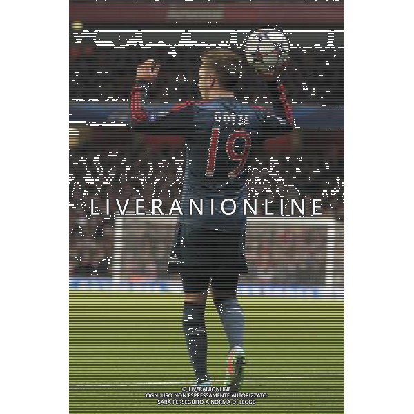 19.02.2014, Emirates Stadion, London, ENG, UEFA CL, FC Arsenal vs FC Bayern Muenchen, Achtelfinale, im Bild Mario Goetze (FC Bayern Muenchen #19) bei einem Einwurf // during the UEFA Champions League Round of 16 match between FC Arsenal and FC Bayern Munich at the Emirates Stadion in London, Great Britain on 2014/02/19. EXPA Pictures © 2014, PhotoCredit: EXPA/ Eibner-Pressefoto/ Schueler *****ATTENTION - OUT of GER***** AG ALDO LIVERANI SAS ONLY ITALY