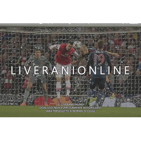 19.02.2014, Emirates Stadion, London, ENG, UEFA CL, FC Arsenal vs FC Bayern Muenchen, Achtelfinale, im Bild Laurent Koscielny (Arsenal FC #6) im Kopfballduell gegen Arjen Robben (FC Bayern Muenchen #10), Aktion, Action // during the UEFA Champions League Round of 16 match between FC Arsenal and FC Bayern Munich at the Emirates Stadion in London, Great Britain on 2014/02/19. EXPA Pictures © 2014, PhotoCredit: EXPA/ Eibner-Pressefoto/ Schueler *****ATTENTION - OUT of GER***** AG ALDO LIVERANI SAS ONLY ITALY