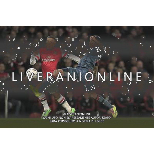 19.02.2014, Emirates Stadion, London, ENG, UEFA CL, FC Arsenal vs FC Bayern Muenchen, Achtelfinale, im Bild David Alaba (FC Bayern Muenchen #27) im Zweikampf gegen / tackling against Alex Oxlade-Chamberlain (Arsenal FC #15), Aktion, Action // during the UEFA Champions League Round of 16 match between FC Arsenal and FC Bayern Munich at the Emirates Stadion in London, Great Britain on 2014/02/19. EXPA Pictures © 2014, PhotoCredit: EXPA/ Eibner-Pressefoto/ Schueler *****ATTENTION - OUT of GER***** AG ALDO LIVERANI SAS ONLY ITALY