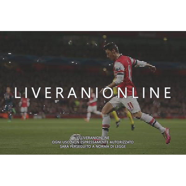 19.02.2014, Emirates Stadion, London, ENG, UEFA CL, FC Arsenal vs FC Bayern Muenchen, Achtelfinale, im Bild Mesut Oezil (Arsenal FC #11), Aktion, Action // during the UEFA Champions League Round of 16 match between FC Arsenal and FC Bayern Munich at the Emirates Stadion in London, Great Britain on 2014/02/19. EXPA Pictures © 2014, PhotoCredit: EXPA/ Eibner-Pressefoto/ Schueler *****ATTENTION - OUT of GER***** AG ALDO LIVERANI SAS ONLY ITALY