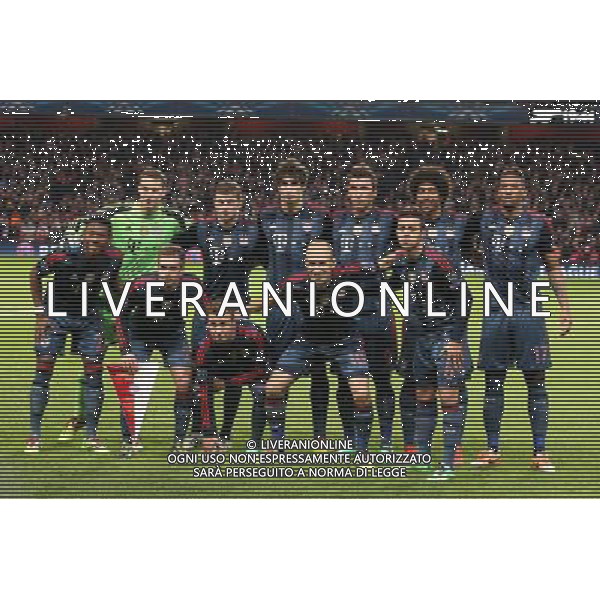 19.02.2014, Emirates Stadion, London, ENG, UEFA CL, FC Arsenal vs FC Bayern Muenchen, Achtelfinale, im Bild Mannschaft des FC Bayern gegen Arsenal: hvl: Torwart, Goalkeeper Manuel Neuer (FC Bayern Muenchen #1), Toni Kroos (FC Bayern Muenchen #39), Thiago Alcantara (FC Bayern Muenchen #6), Mario Mandzukic (FC Bayern Muenchen #9), Dante (FC Bayern Muenchen #4), Jerome Boateng (FC Bayern Muenchen #17), vvl: David Alaba (FC Bayern Muenchen #27), Kapitaen, Captain Philipp Lahm (FC Bayern Muenchen #21), Mario Goetze (FC Bayern Muenchen #19), Arjen Robben (FC Bayern Muenchen #10) un dThiago Alcantara (FC Bayern Muenchen #6) // during the UEFA Champions League Round of 16 match between FC Arsenal and FC Bayern Munich at the Emirates Stadion in London, Great Britain on 2014/02/19. EXPA Pictures © 2014, PhotoCredit: EXPA/ Eibner-Pressefoto/ Schueler *****ATTENTION - OUT of GER***** AG ALDO LIVERANI SAS ONLY ITALY