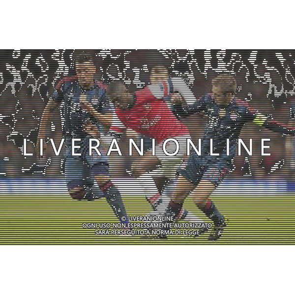 19.02.2014, Emirates Stadion, London, ENG, UEFA CL, FC Arsenal vs FC Bayern Muenchen, Achtelfinale, im Bild Jerome Boateng (FC Bayern Muenchen #17), Bastian Schweinsteiger (FC Bayern Muenchen #31) im Zweikampf gegen / tackling against Yaya Sanogo (Arsenal FC #22), Aktion, Action // during the UEFA Champions League Round of 16 match between FC Arsenal and FC Bayern Munich at the Emirates Stadion in London, Great Britain on 2014/02/19. EXPA Pictures © 2014, PhotoCredit: EXPA/ Eibner-Pressefoto/ Schueler *****ATTENTION - OUT of GER***** AG ALDO LIVERANI SAS ONLY ITALY