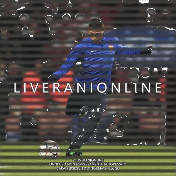 19.02.2014, Emirates Stadion, London, ENG, UEFA CL, FC Arsenal vs FC Bayern Muenchen, Achtelfinale, im Bild Serge Gnabry (Arsenal FC #44) bei einem Torschuss, Aktion, Action // during the UEFA Champions League Round of 16 match between FC Arsenal and FC Bayern Munich at the Emirates Stadion in London, Great Britain on 2014/02/19. EXPA Pictures © 2014, PhotoCredit: EXPA/ Eibner-Pressefoto/ Schueler *****ATTENTION - OUT of GER***** AG ALDO LIVERANI SAS ONLY ITALY