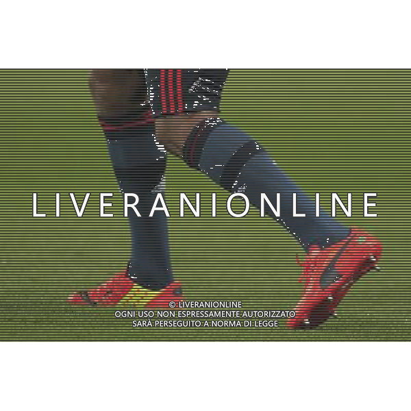 19.02.2014, Emirates Stadion, London, ENG, UEFA CL, FC Arsenal vs FC Bayern Muenchen, Achtelfinale, im Bild rote Puma Fussballschuhe von Dante (FC Bayern Muenchen #4) mit Brasilianischer Fahne // during the UEFA Champions League Round of 16 match between FC Arsenal and FC Bayern Munich at the Emirates Stadion in London, Great Britain on 2014/02/19. EXPA Pictures © 2014, PhotoCredit: EXPA/ Eibner-Pressefoto/ Schueler *****ATTENTION - OUT of GER***** AG ALDO LIVERANI SAS ONLY ITALY