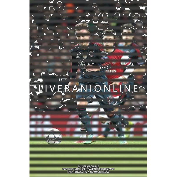 19.02.2014, Emirates Stadion, London, ENG, UEFA CL, FC Arsenal vs FC Bayern Muenchen, Achtelfinale, im Bild l-r: Mario GOETZE #19 (FC Bayern Muenchen), Mesut Oezil #11 (FC Arsenal London) // during the UEFA Champions League Round of 16 match between FC Arsenal and FC Bayern Munich at the Emirates Stadion in London, Great Britain on 2014/02/19. EXPA Pictures © 2014, PhotoCredit: EXPA/ Eibner-Pressefoto/ Kolbert *****ATTENTION - OUT of GER***** AG ALDO LIVERANI SAS ONLY ITALY