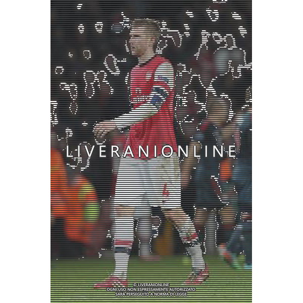 19.02.2014, Emirates Stadion, London, ENG, UEFA CL, FC Arsenal vs FC Bayern Muenchen, Achtelfinale, im Bild enttaeuschung bei Per MERTESACKER #4 (FC Arsenal London) // during the UEFA Champions League Round of 16 match between FC Arsenal and FC Bayern Munich at the Emirates Stadion in London, Great Britain on 2014/02/19. EXPA Pictures © 2014, PhotoCredit: EXPA/ Eibner-Pressefoto/ Kolbert *****ATTENTION - OUT of GER***** AG ALDO LIVERANI SAS ONLY ITALY