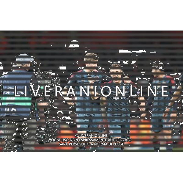19.02.2014, Emirates Stadion, London, ENG, UEFA CL, FC Arsenal vs FC Bayern Muenchen, Achtelfinale, im Bild l-r: Schlussjubel, freude, bejubelt, emotionen, feier, jubelnd, jubeln, freuen, applaudieren, Applaus, applaudiert, Emotion, Ehrenrunde, Thomas MUELLER #25 (FC Bayern Muenchen), RAFINHA #13 (FC Bayern Muenchen) schauen, die TV Kamera // during the UEFA Champions League Round of 16 match between FC Arsenal and FC Bayern Munich at the Emirates Stadion in London, Great Britain on 2014/02/19. EXPA Pictures © 2014, PhotoCredit: EXPA/ Eibner-Pressefoto/ Kolbert *****ATTENTION - OUT of GER***** AG ALDO LIVERANI SAS ONLY ITALY